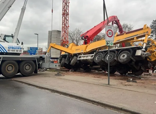 Gekantelde vrachtwagen Heist-op-den-Berg