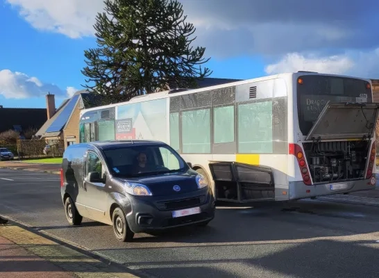 Motor bus De Lijn raakt oververhit Geel