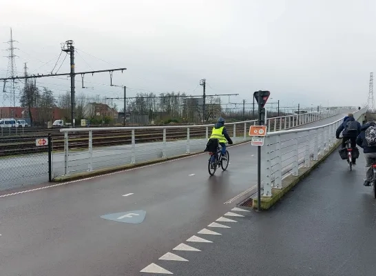 Brug fietsostrade station Lier