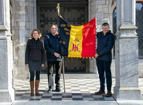 Vaandel oud-strijders vlaggen KVOM stad Mechelen