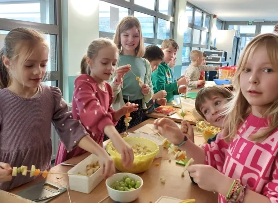 Brooddoosnodig Geel kinderen ontwikkeling brooddoos eten