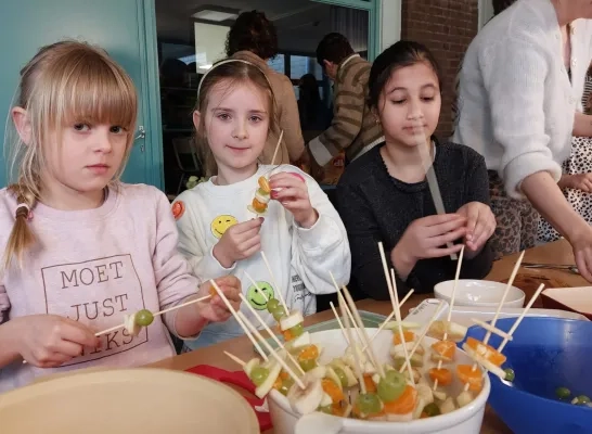 Brooddoosnodig Geel kinderen ontwikkeling brooddoos eten