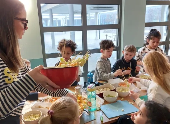 Brooddoosnodig Geel kinderen ontwikkeling brooddoos eten