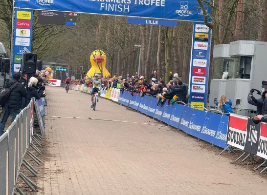 Sanne Cant Lille Krawatencross