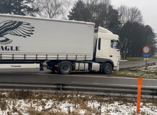 vrachtwagen op oprit peter vanderveken 