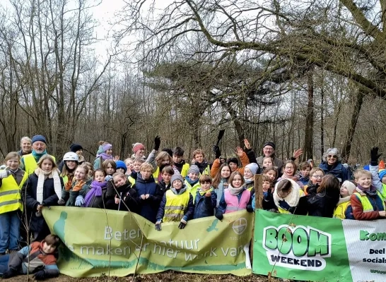 Kinderen planten bomen in Meerhout en Geel-Bel