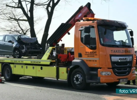 Twee Gewonden Na Kop-staartbotsing Hingene | RTV