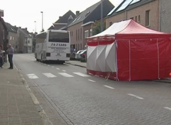 Fietser Sterft Onder Bus | RTV