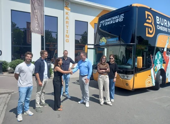 Cannaerts Burney's gepersonaliseerde bus 