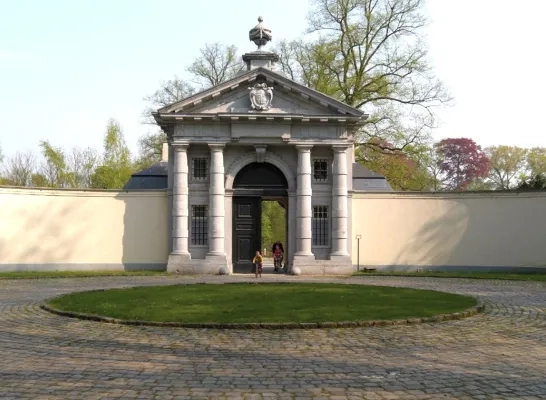 Poortmuur abdijsite Roosendael
