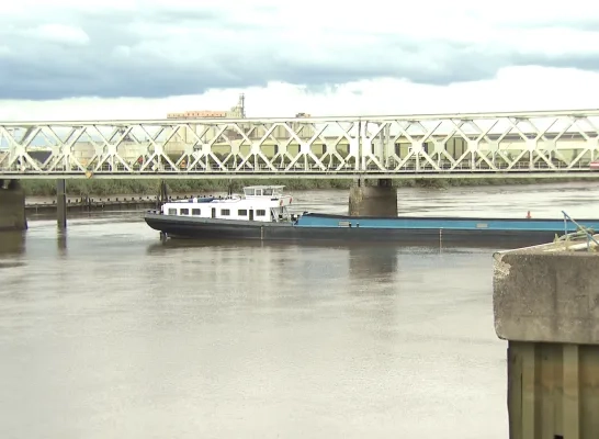 Rupel Puurs-Sint-Amands cargoship botsing spoorwegbrug