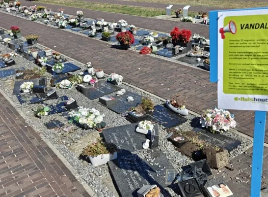 graven beschadigd kerkhof Hulshout