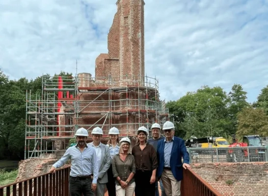 nieuwe brug kasteelruine Ter Elst 