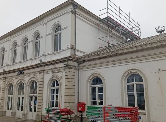 Stationsgebouw Lier in de steigers