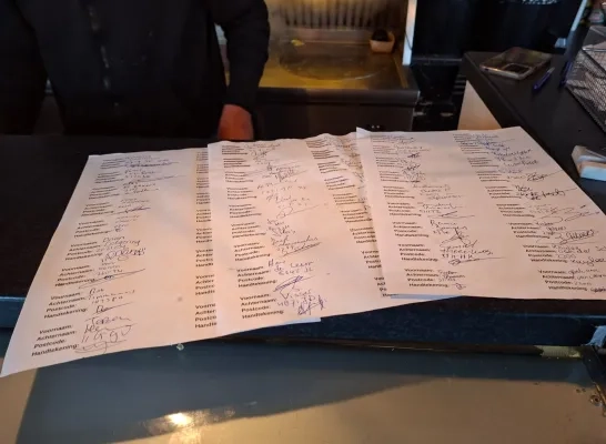 De papieren petitie in de frituur