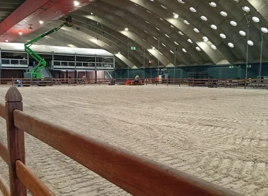 Nekkerhal maakt zich op voor Kerstjumping: 3.000 ton zand en nieuwe wedstrijden in de maak
