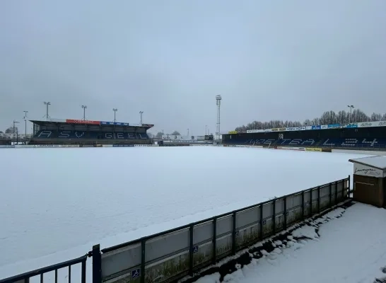 terrein stadion De Leunen ASV Geel sneeuw