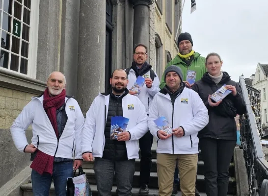 Vlaams Belang Lier-Koningshooikt valentijnsactie Grote Markt Lier
