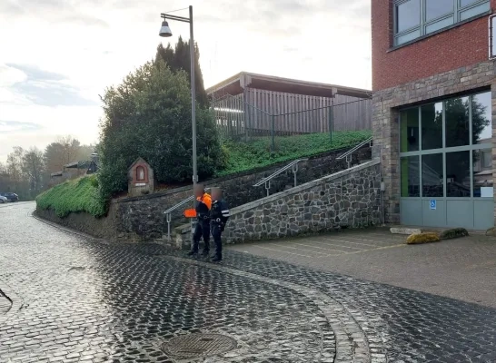Politie aan Sint-Lambertusinstituut in Heist-op-den-Berg