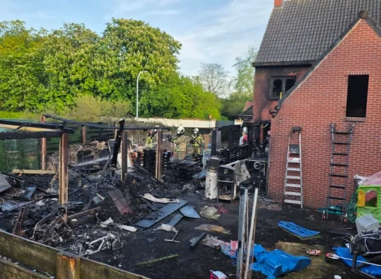Brand vernielt achterbouw van woning