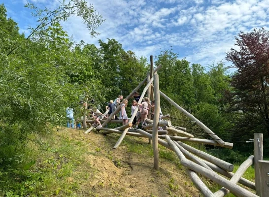 De vernieuwde natuurspeeltuin Hobbeldonk in de Averegten