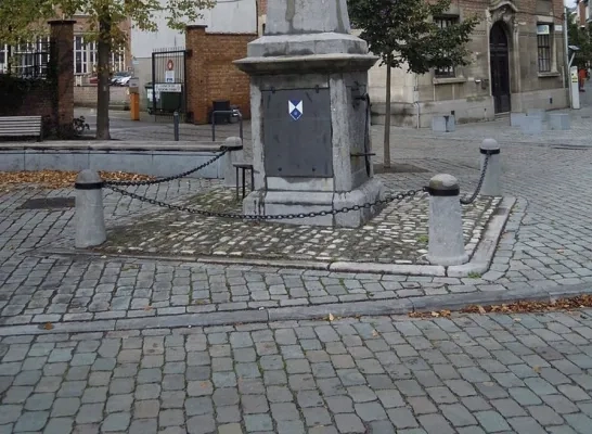 kluizeplein Lier GVA.JPG Aan het Kluizeplein in Lier werden archeologische vondsten gedaan