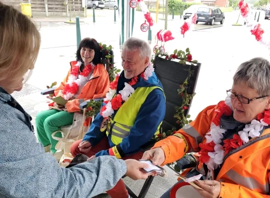 Maddy, Luc en Magda krijgen cadeaus en een ontbijt als dank voor hun toewijding