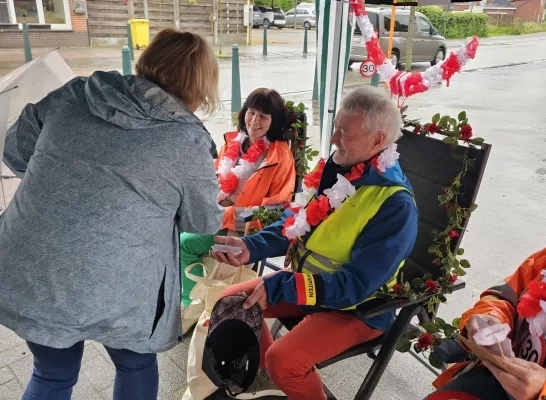 Maddy, Luc en Magda krijgen cadeaus en een ontbijt als dank voor hun toewijding