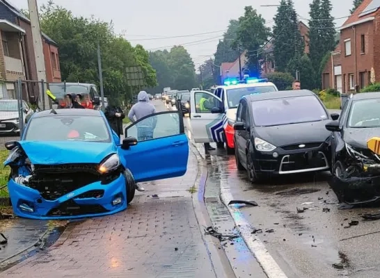 Veel blikschade bij het ongeval in Oevel