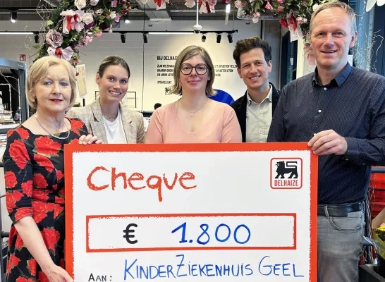 Cuvée Geel Delhaize cheque voor kinderziekenhuis Geel