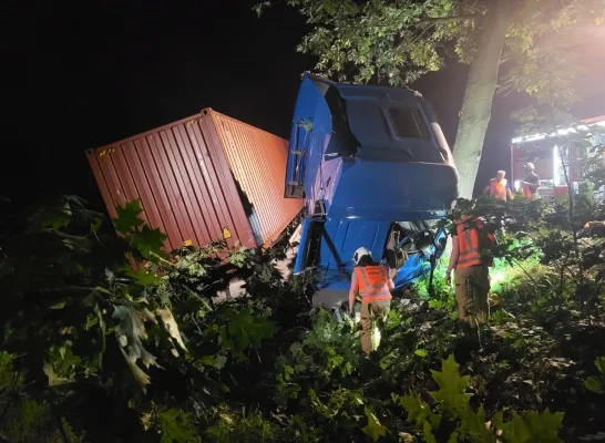 vrachtwagen ongeval berm Turnhout snelweg E34