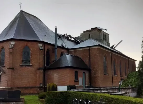 Kerk Heffen toren omver gewaaid