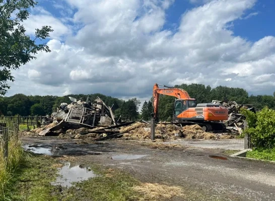 Boerderij Lippelo uitgebrand door blikseminslag