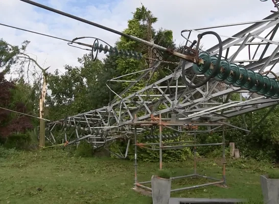 hoogspanningsmast windhoos onweer Leest Mechelen