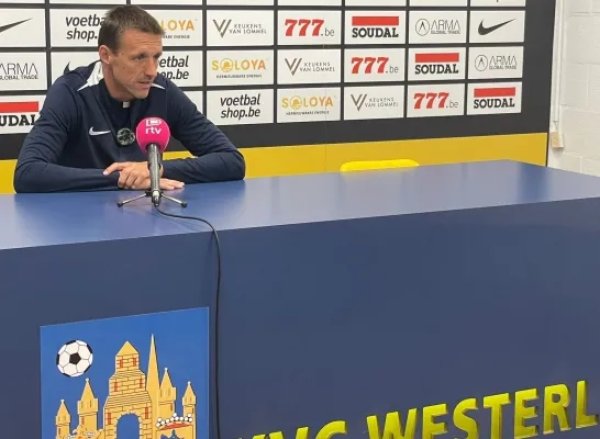 Timmy Simons bij zijn eerste persconferentie als T1 bij Westerlo