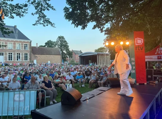 An Nelissen op het Verklapt-podium