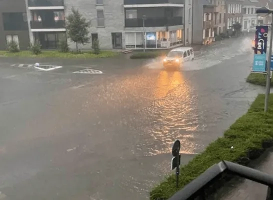 Wateroverlast in het centrum van Hallaar