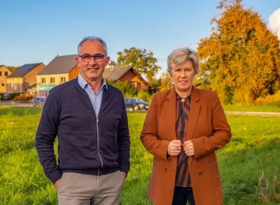 Schepen Frank Sels Burgemeester Tine Gielis protest Okay buurtwinkel Groot-Vorst