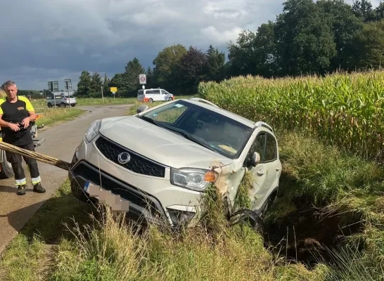 Auto belandt in gracht in Herenthout