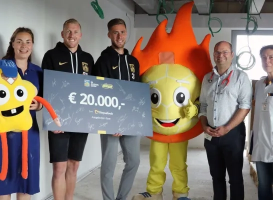 KVC Westerlo schenkt cheque aan Planeet Goudgeel Ziekenhuis Geel