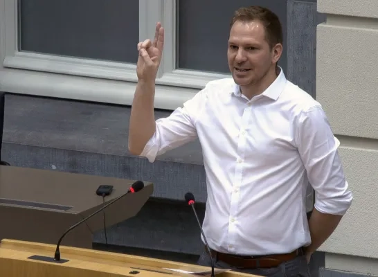 Thijs Verbeurgt Mechelen legt eed af in Vlaams parlement