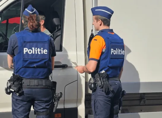 De politie controleert voertuigen in Nijlen