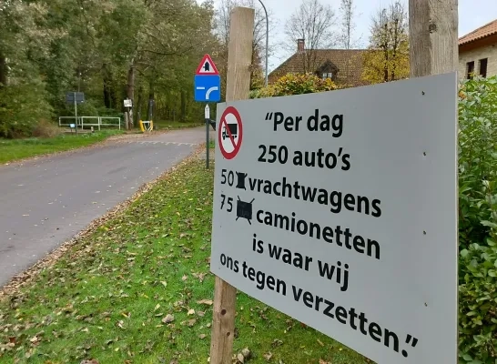 protest vaartstraat ravels toegenomen verkeer