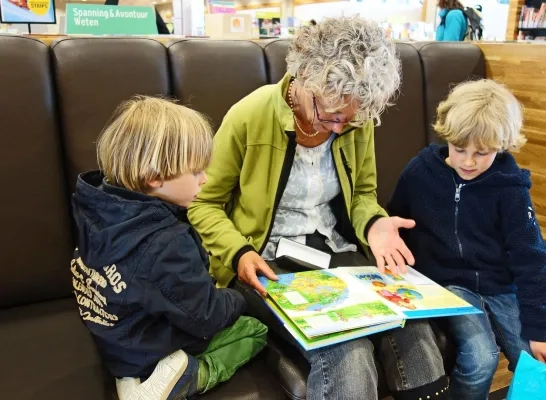 voorlezen boek bibliotheek algemeen