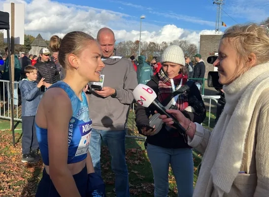 Jana Van Lent op het BK in Jana Van Lent wordt Belgisch kampioene veldlopenHulshout