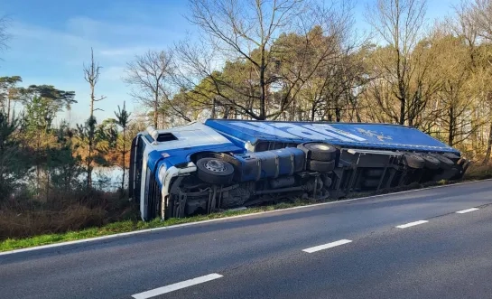 Gekantelde vrachtwagen Baarle-Hertog