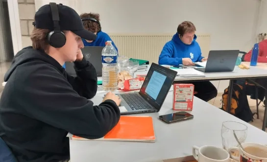 jongeren studeren duffel
