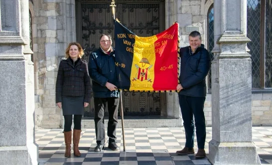 Vaandel oud-strijders vlaggen KVOM stad Mechelen