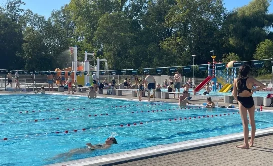 Openluchtbad in Mol is open