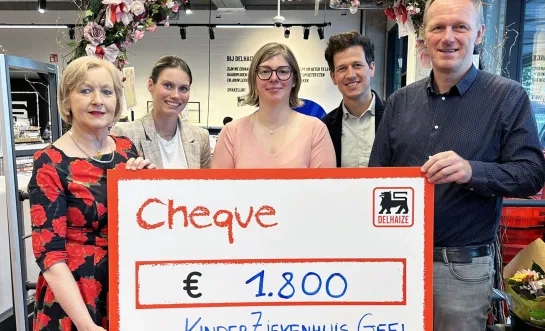 Cuvée Geel Delhaize cheque voor kinderziekenhuis Geel